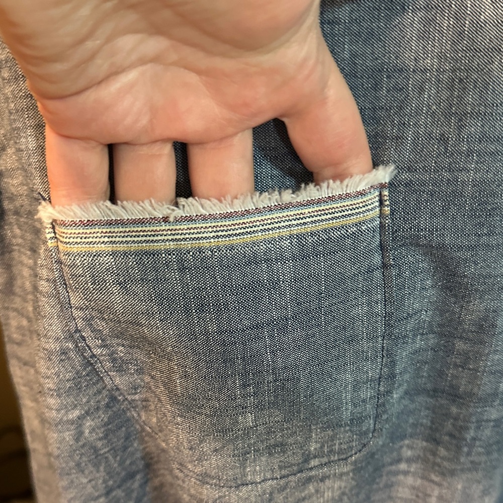 Sleeveless Blue Chambray Denim Top with Pocket - Picture 4 of 7